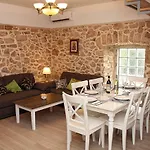 Mala Kuca Za Veliki Odmor שילו