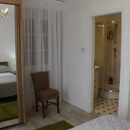 Mala Kuca Za Veliki Odmor *