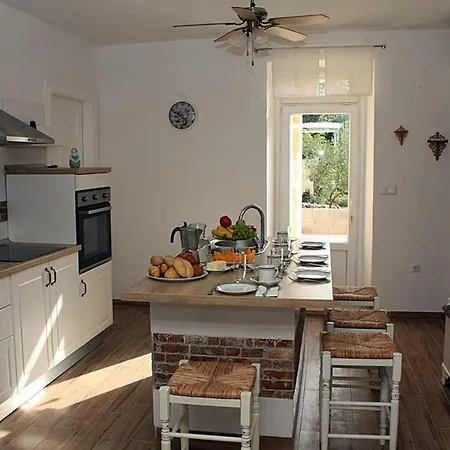 Mala Kuca Za Veliki Odmor Silo (Krk)