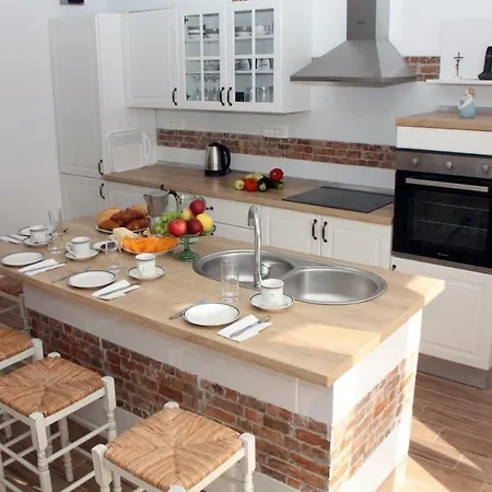 Mala Kuca Za Veliki Odmor