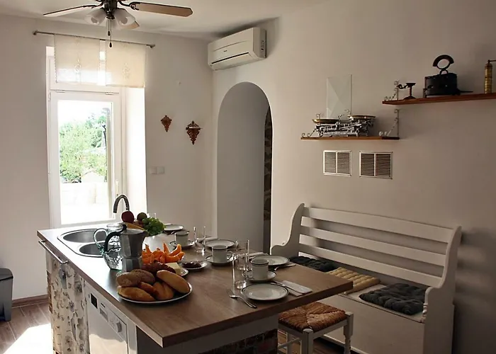 Mala Kuca Za Veliki Odmor