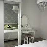 Mala Kuca Za Veliki Odmor *